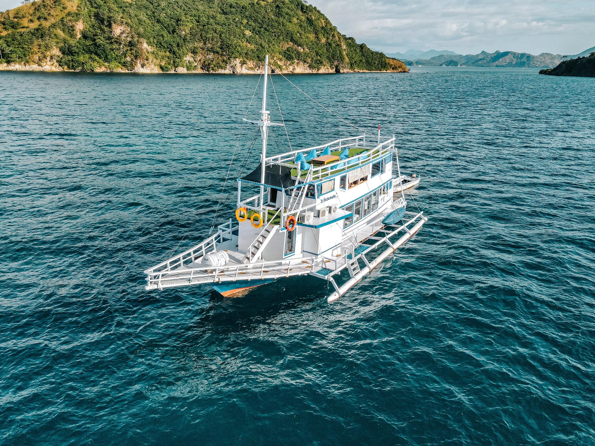 Kapal 3 Island Tampak Samping