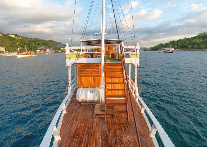 Deck Kapal