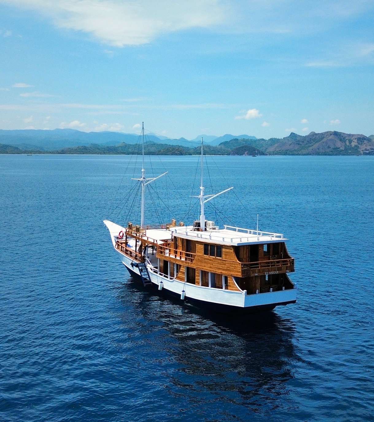 Kapal El Ashar Tampak Samping