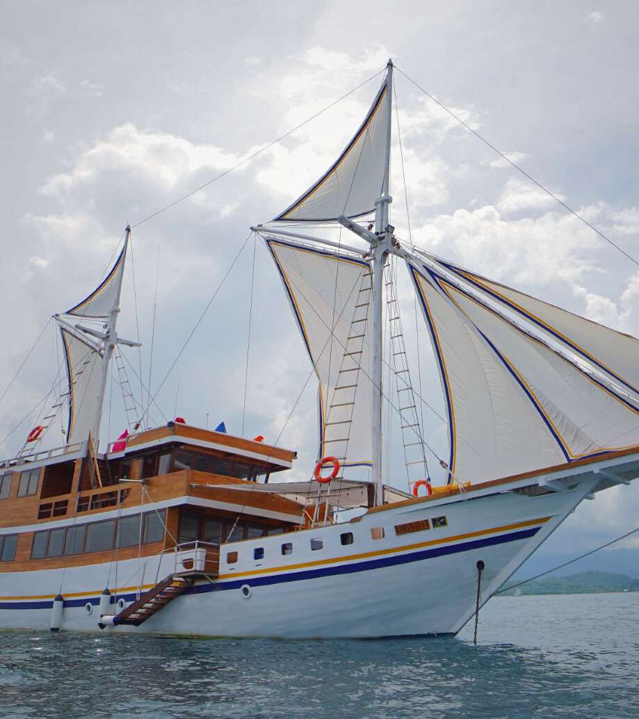 LV 1 Liveaboard