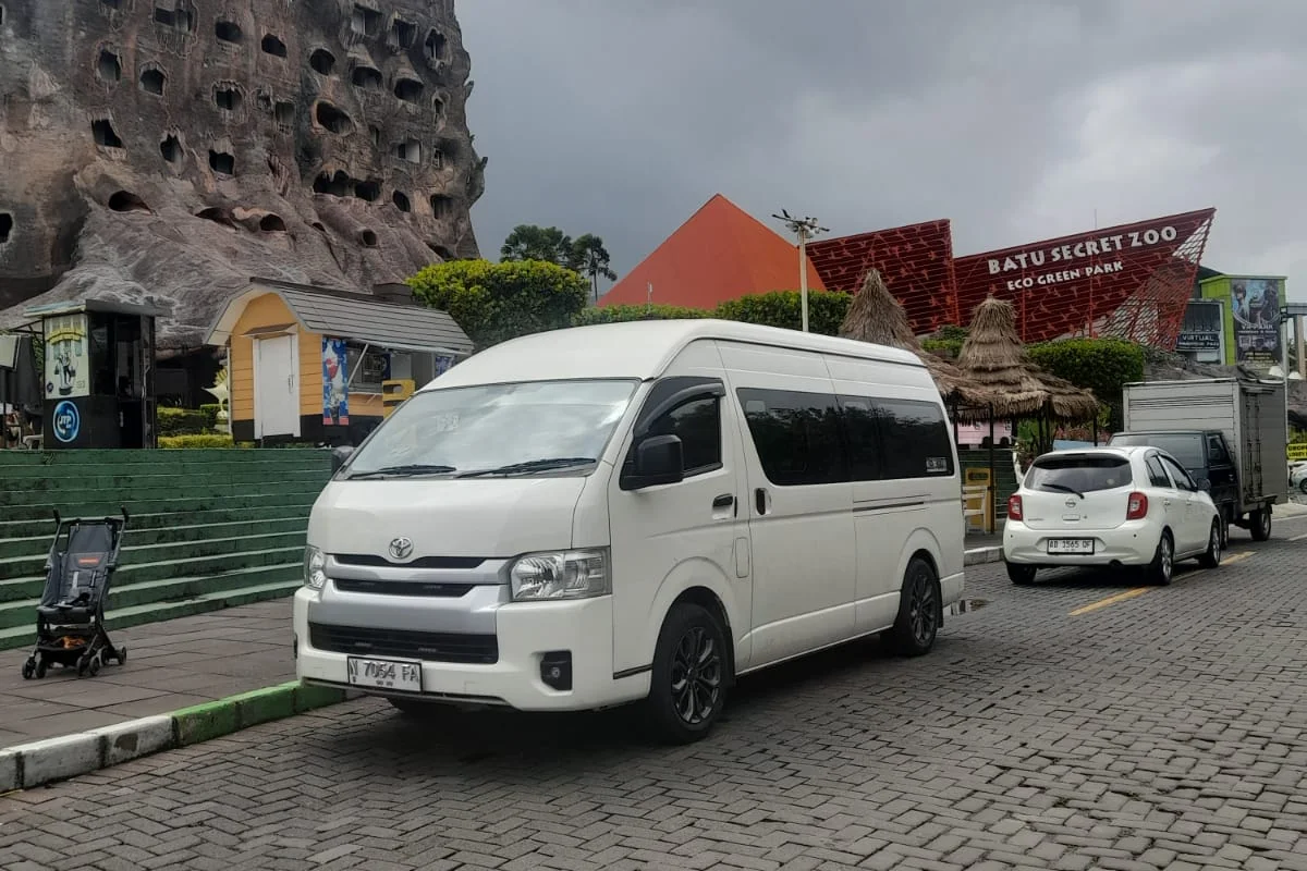Hiace Commuter